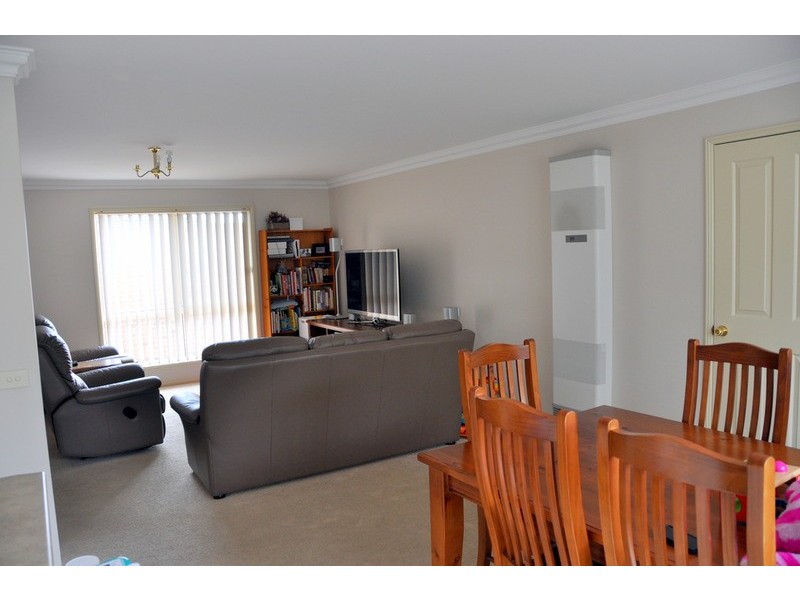 2/17 Thwaites Close, Highton VIC 3216