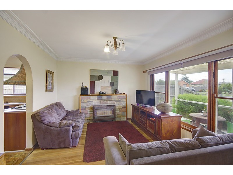 13 Cheltenham Road, Newcomb VIC 3219