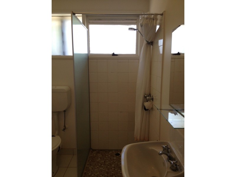 1/1 Holyrood Avenue, Newtown VIC 3220