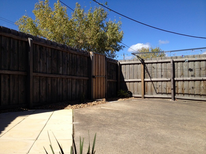 1/1 Holyrood Avenue, Newtown VIC 3220