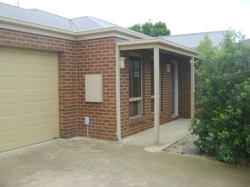 2/166 Barwarre Road, Grovedale VIC 3216