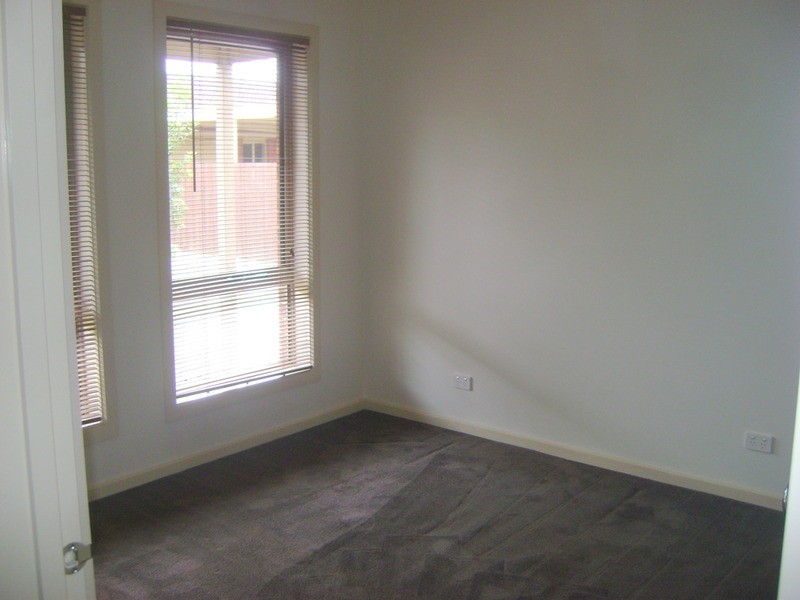 2/166 Barwarre Road, Grovedale VIC 3216