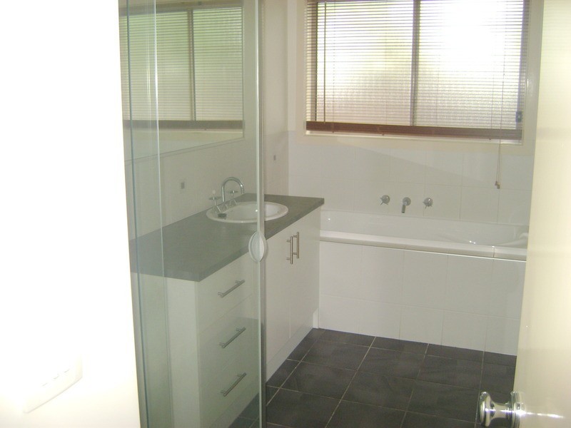 2/166 Barwarre Road, Grovedale VIC 3216