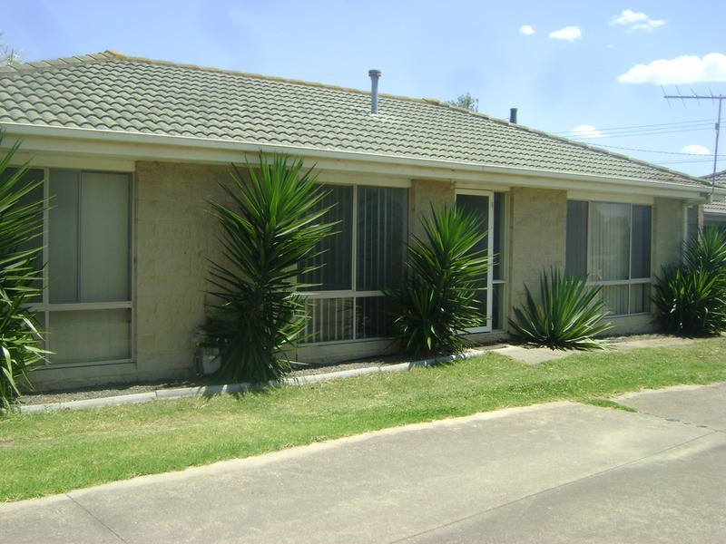 2/110 Townsend  Road, St Albans Park VIC 3219