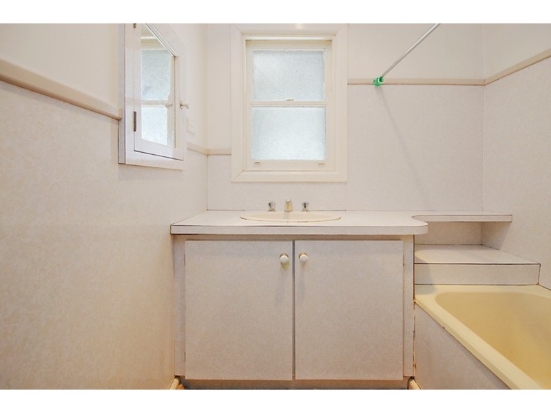 12 Robb  Avenue, Hamlyn Heights VIC 3215