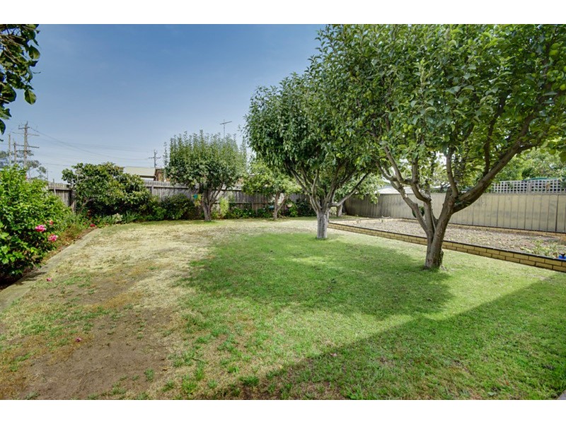 27 Osborne Avenue, North Geelong VIC 3215