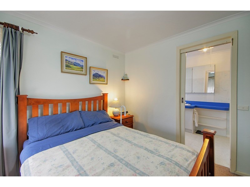 33 Polwarth Crescent, Belmont VIC 3216