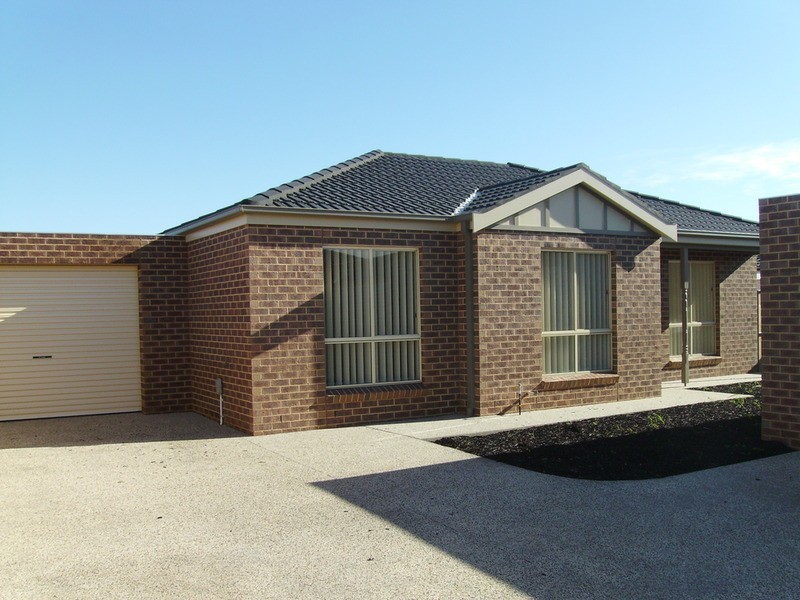 2/103 Matthews  Road, Lovely Banks VIC 3221