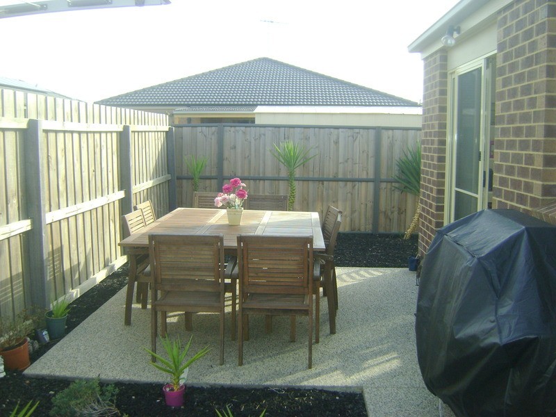 2/103 Matthews  Road, Lovely Banks VIC 3221