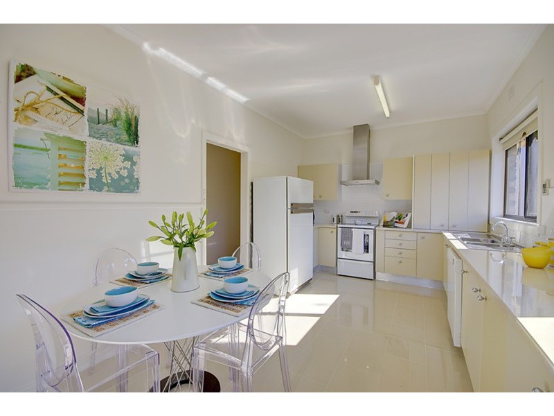 10 Heather Street, Hamlyn Heights VIC 3215