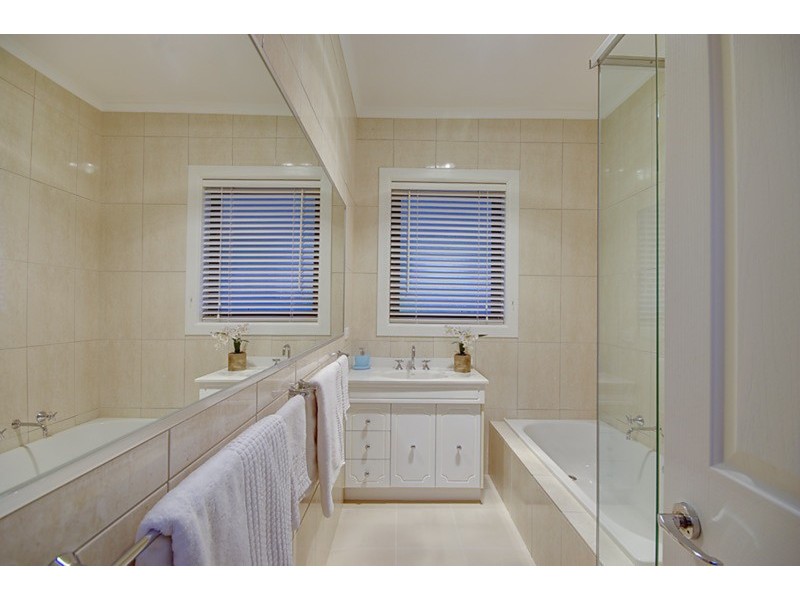 10 Heather Street, Hamlyn Heights VIC 3215