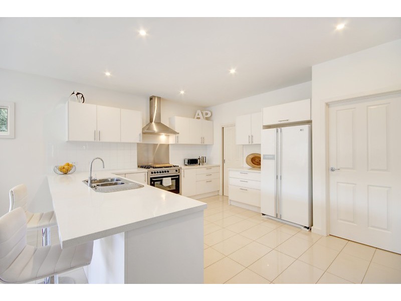 4 Carmichael Avenue, Newtown VIC 3220