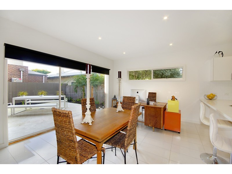 4 Carmichael Avenue, Newtown VIC 3220