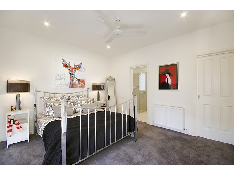 4 Carmichael Avenue, Newtown VIC 3220