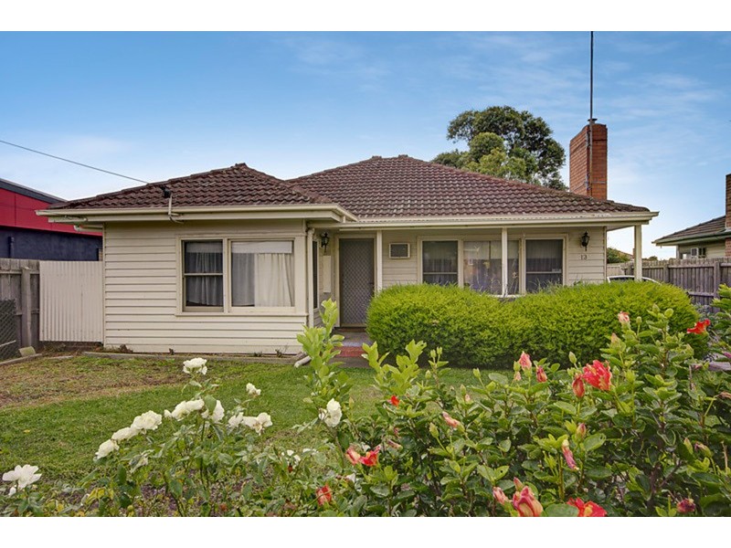13 Cheltenham Road, Newcomb VIC 3219