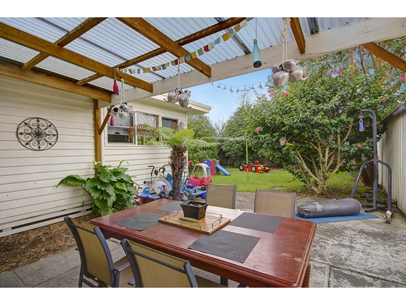 13 Cheltenham Road, Newcomb VIC 3219