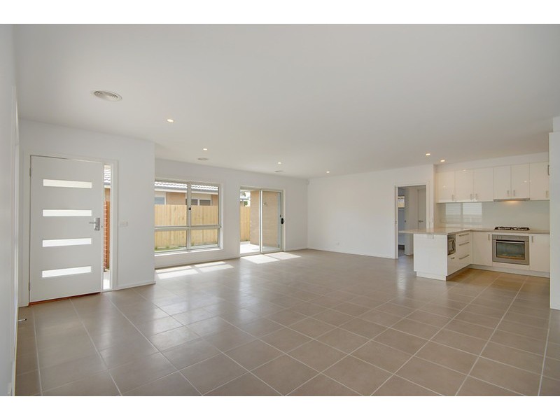 2/6 McNeill Avenue, East Geelong VIC 3219