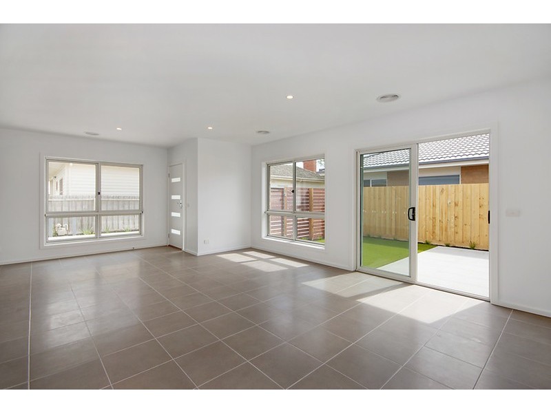 2/6 McNeill Avenue, East Geelong VIC 3219