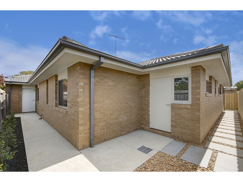 2/6 McNeill Avenue, East Geelong VIC 3219