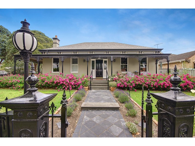 21 Strachan Avenue, Manifold Heights VIC 3218