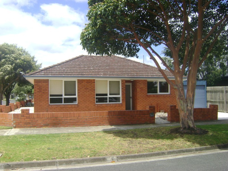 1/2 Edinburgh Avenue, Herne Hill VIC 3218