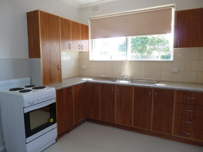 1/2 Edinburgh Avenue, Herne Hill VIC 3218