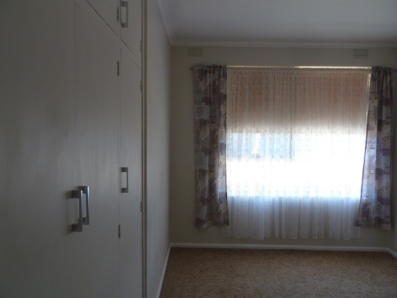 1/2 Edinburgh Avenue, Herne Hill VIC 3218