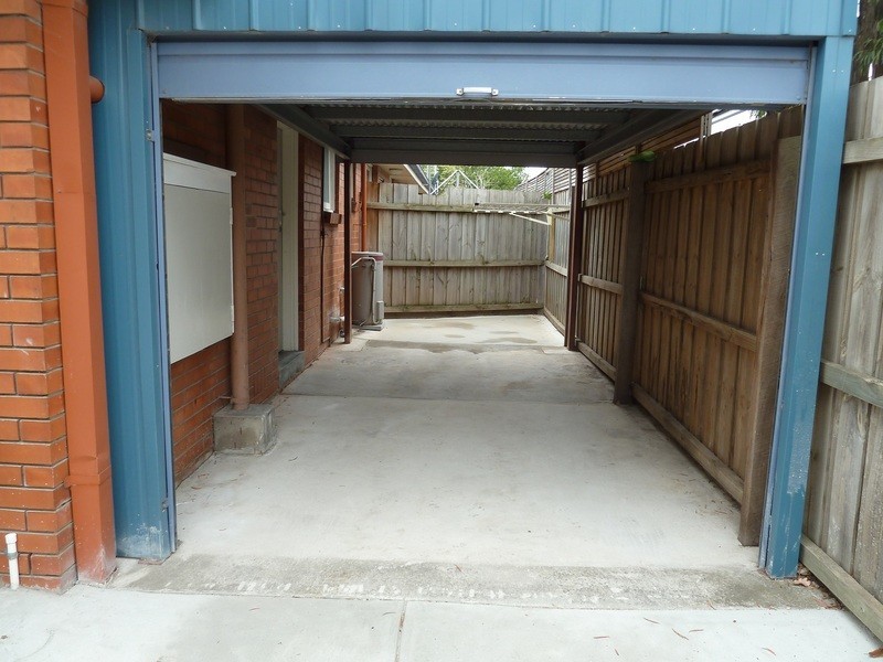 1/2 Edinburgh Avenue, Herne Hill VIC 3218