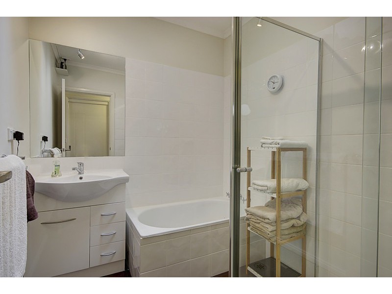 2/10-12 Carrington Street, Thomson VIC 3219