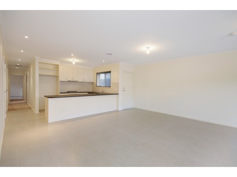 2/6 Solomon Court, Breakwater VIC 3219