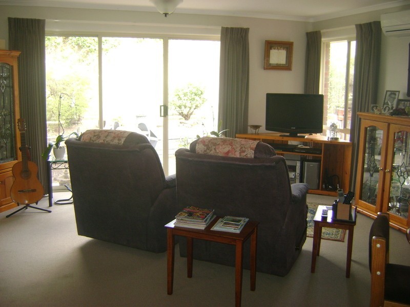 2/174 Thornhill Road, Highton VIC 3216