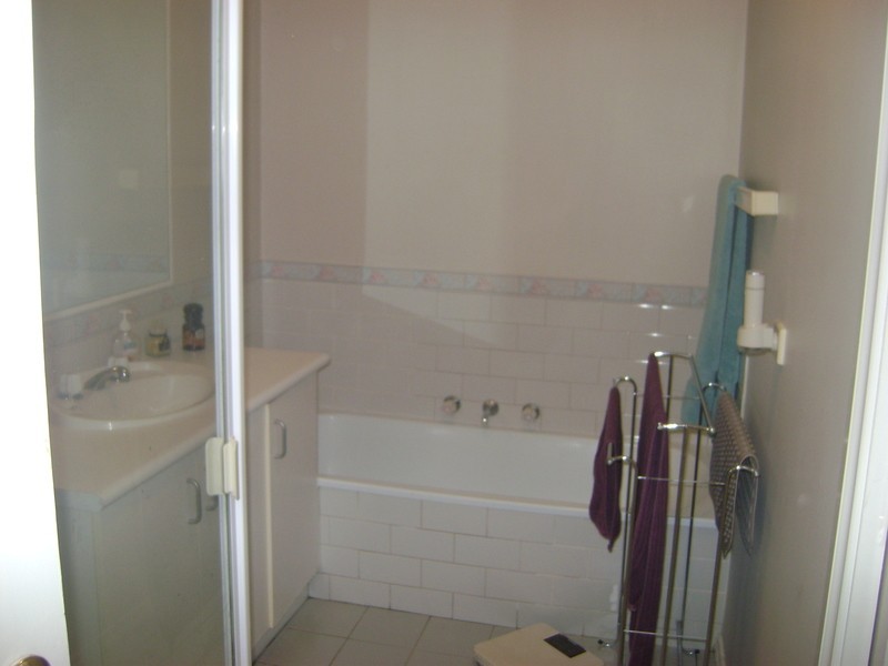 2/174 Thornhill Road, Highton VIC 3216