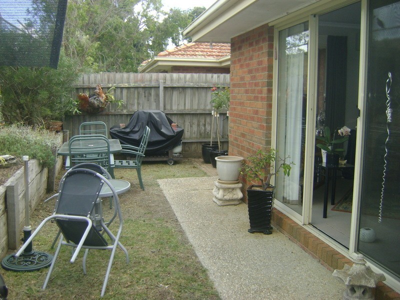 2/174 Thornhill Road, Highton VIC 3216