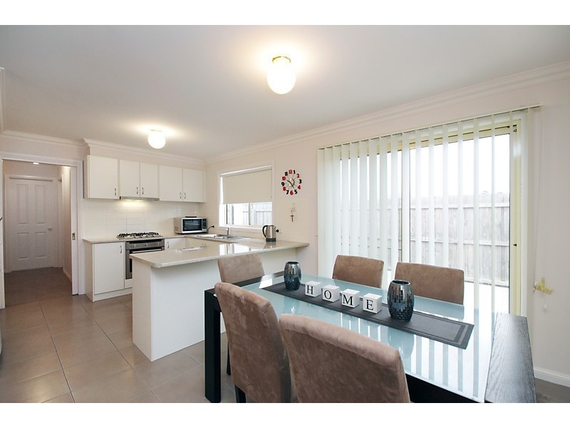 2/103 Matthews Road, Lovely Banks VIC 3221