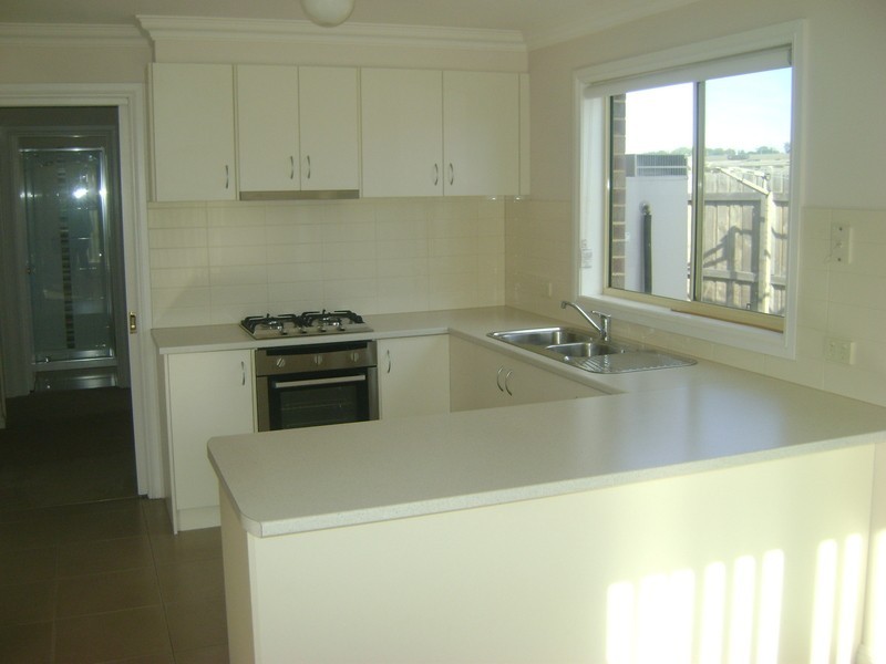 2/103 Matthews Road, Lovely Banks VIC 3221