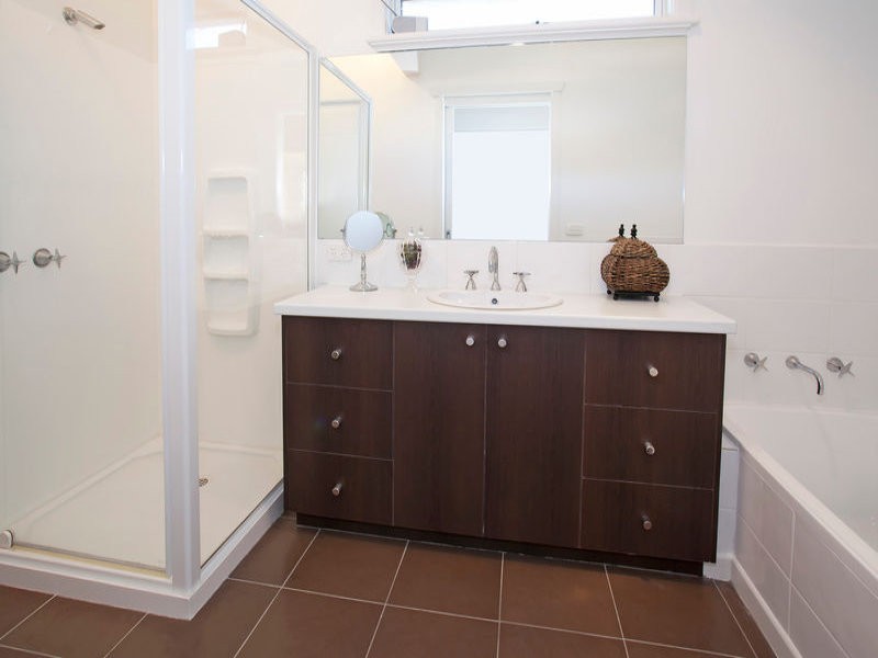 1 Laura Avenue, Belmont VIC 3216