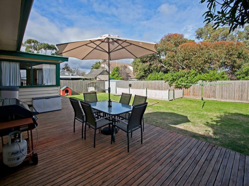 1 Laura Avenue, Belmont VIC 3216