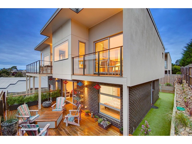 2/11-12 Ande Court, Highton VIC 3216