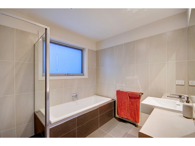 2/11-12 Ande Court, Highton VIC 3216