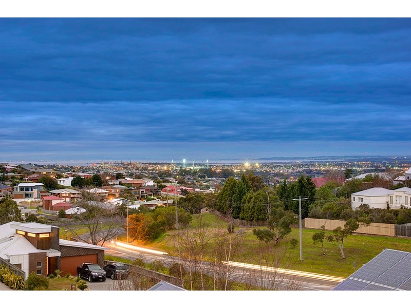 2/11-12 Ande Court, Highton VIC 3216