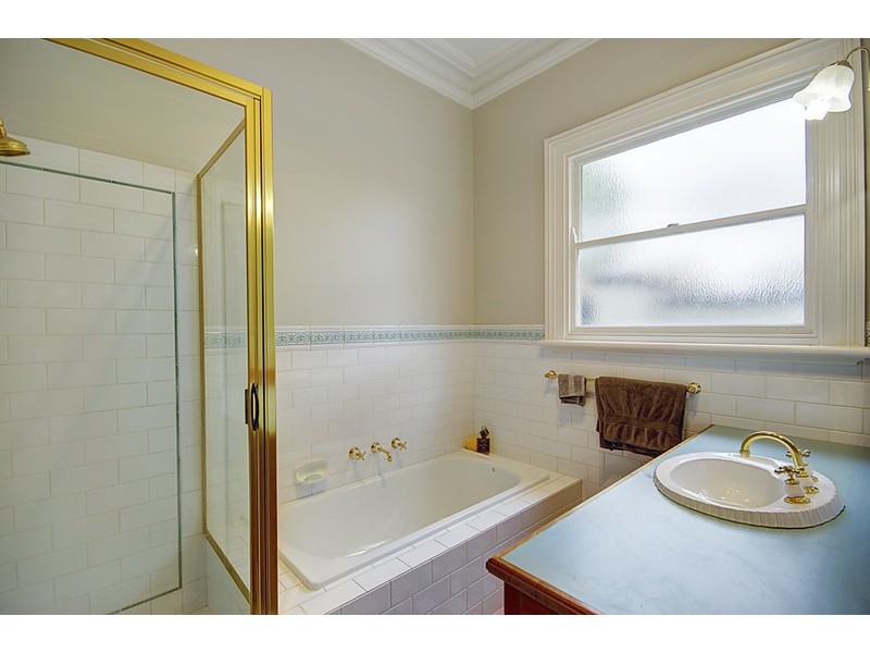 21 Strachan Avenue, Manifold Heights VIC 3218