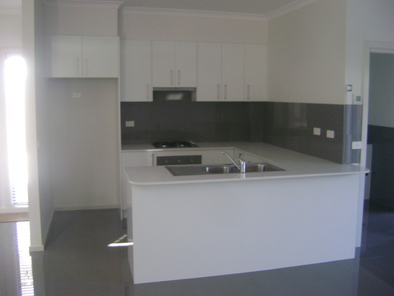 2/172 West Fyans Street, Newtown VIC 3220