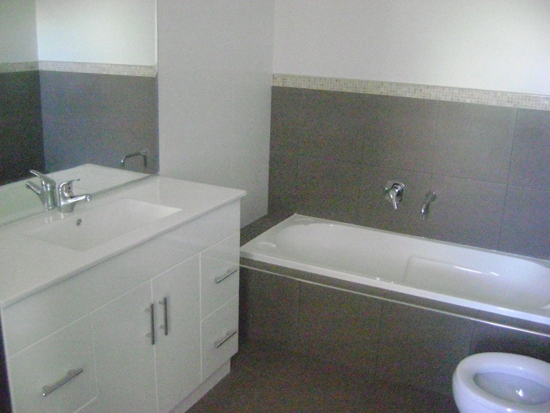 2/172 West Fyans Street, Newtown VIC 3220