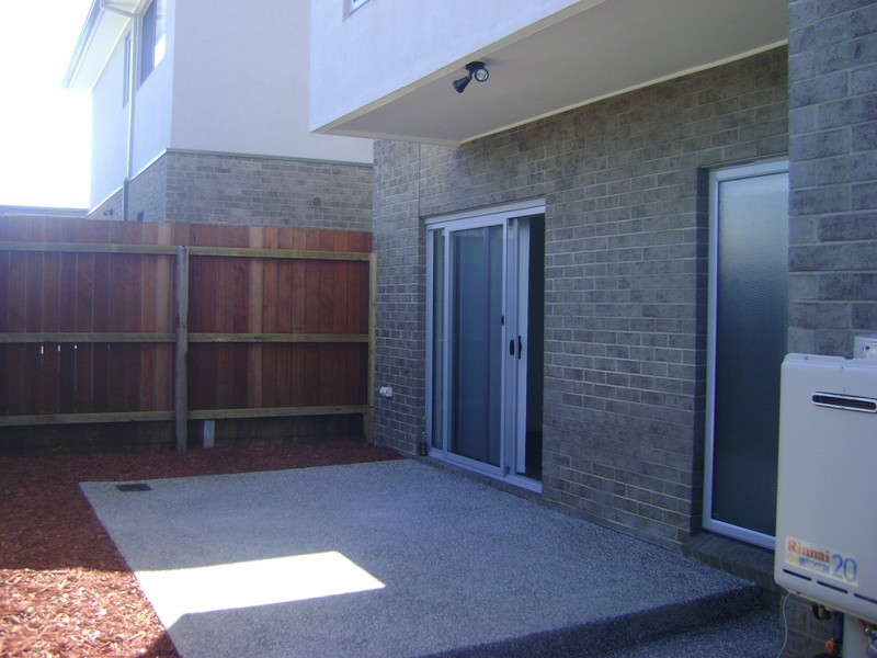 2/172 West Fyans Street, Newtown VIC 3220