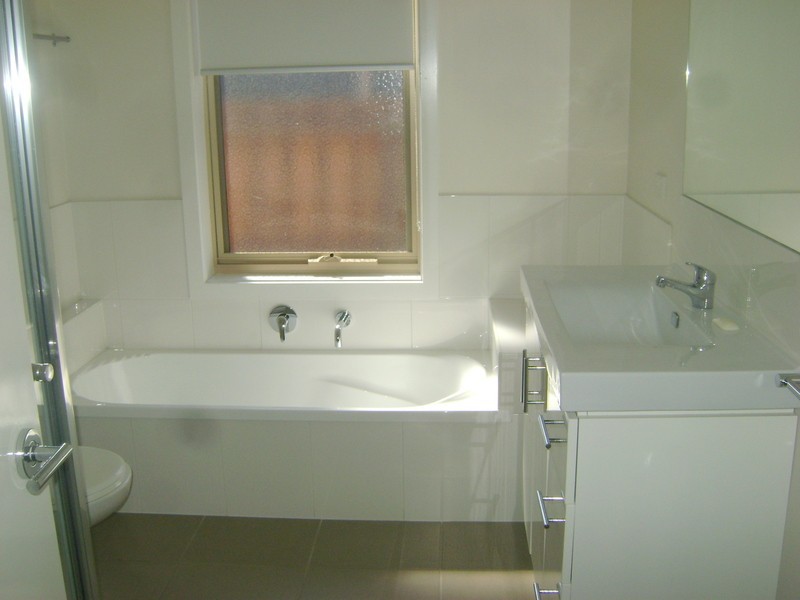 4 Clarendon Street, Newtown VIC 3220