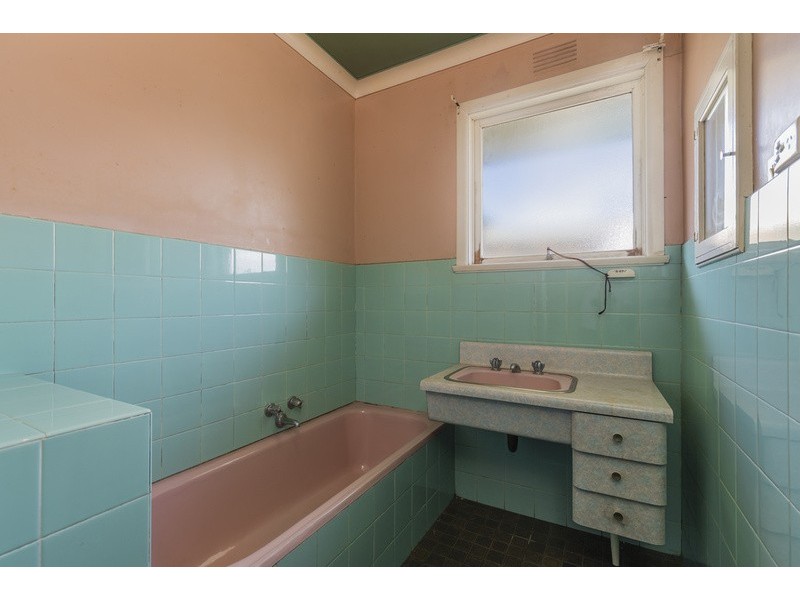 9 Charles Street, Newcomb VIC 3219