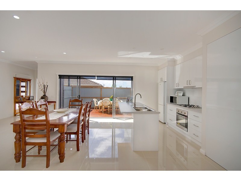 2/3 Karlovac Court, Bell Park VIC 3215