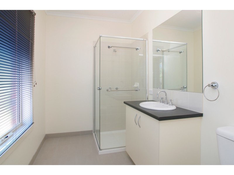 3/6 Solomon Court, Breakwater VIC 3219