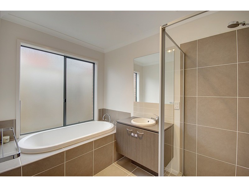 37 Estuary Boulevard, Leopold VIC 3224