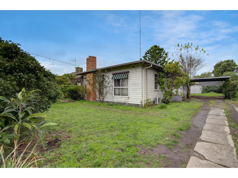16 Churchill Square, Colac VIC 3250